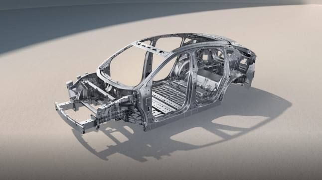 Фронтальные и задние гига‑литейные элементы повышают пассивную безопасность и снижают массу кузова