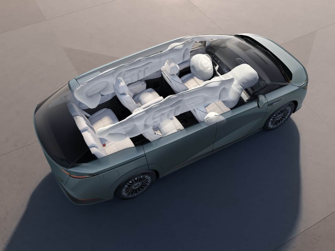 Система безопасности автомобиля с обзором на 360° и 9 подушками безопасности.